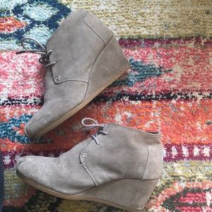 Beige Toms booties